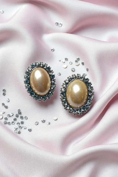 PETEK AKSESUAR Pearl and Stone Hood Clip Earrings
