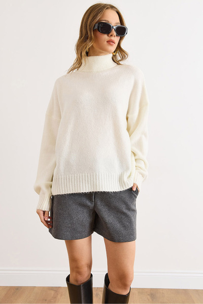 Olalook Women's Ecru Turtleneck Soft Textured Bat Knit Sweater Kzk-19001036