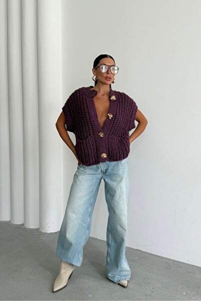 Noi Belis Soft Textured Knitwear Vest with Large Button Detail Aw25Yl0004