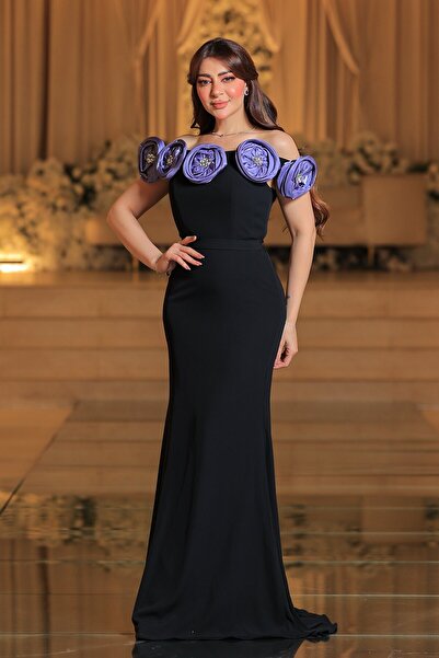 Lara فستان سهرة أسود بتصميم أوف شولدر مزين بورود بنفسجية فاخرة