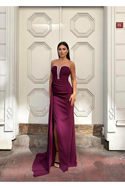 Modafeminen Dress with a Fishtail Cut That Hugs the Body and a Tail/Drape Detail in Front 583346 Light Purple