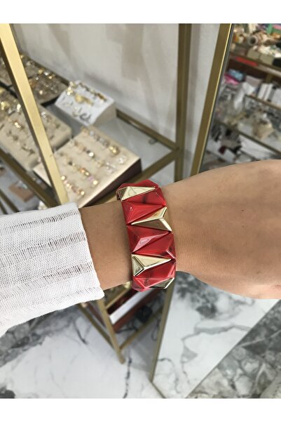 the ASEL İNCİ Gold Detailed Bone Model Triangle Bracelet with Laser Engraving