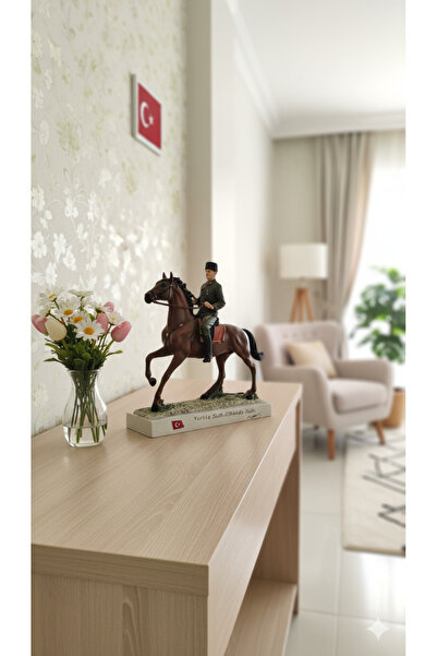 Dekoromi Dekoratif At Üzerinde Atatürk Heykeli Yurtta Sulh Cihanda Sulh Biblo...