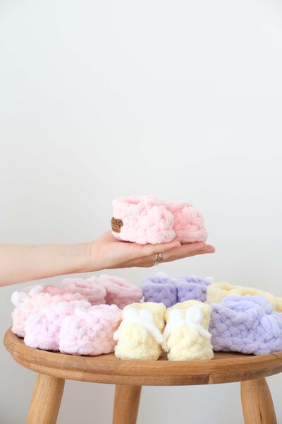 Bugula Newborn Knitted Booties 0-3m Lilac Unisex Handmade Baby Shoes Alize Puffy Yarn