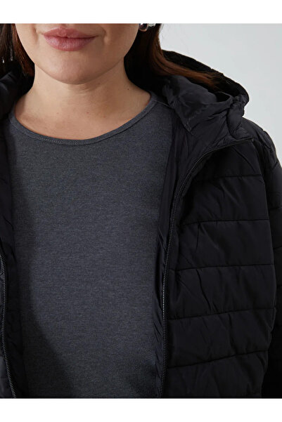 LC Waikiki Palton puf uni cu glugă pentru femei