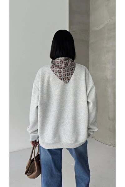 modazoom Eșarfă și detaliu brodat supradimensionat Swea tricou