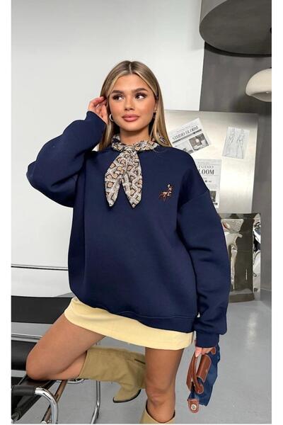 modazoom Φούτερ oversized με κασκόλ και κεντημένη λεπτομέρεια