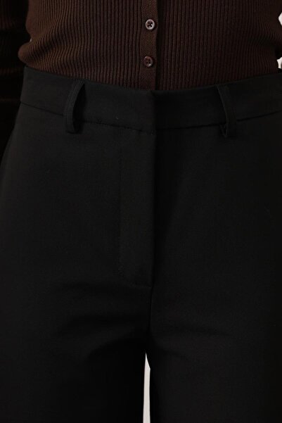 VAGGON Women's Black Button Closure Double Pocket Palazzo Pants Vs01410