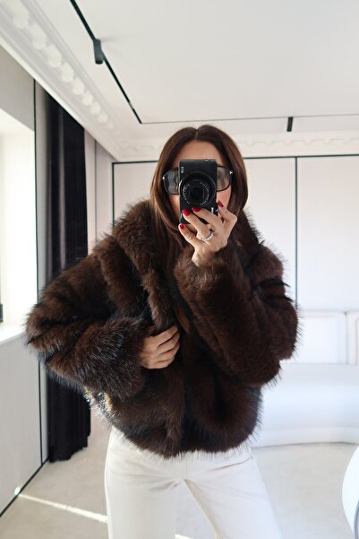 Özge Özgenç Късо яке с качулка от кожа