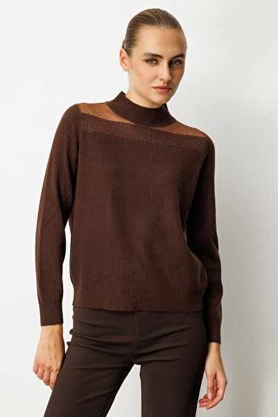 ON سترة تريكو مزينة بالأحجار مع تفاصيل من التول على الياقة