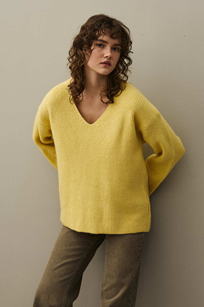 Fahhar V-Neck Basic Knitwear Sweater Yellow