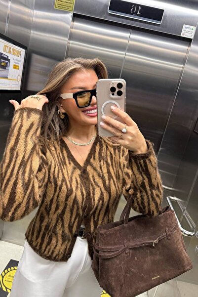 mrc Cardigan with Buttons on the Front