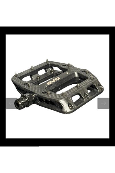 Evo Rulmanlı çivili pedal siyah renk