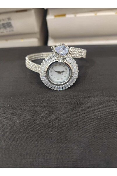 Furious ساعة جاليري الأنيقة للنساء بسوار - مطلية بالفضة مع مينا كريستالية مست...