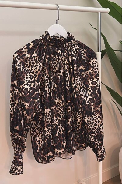 OLSAMODA Γυναικεία φαρδιά σατέν μπλούζα με λεοπάρ στάμπα με λεπτομέρειες στο γιακά και τις μανσέτες