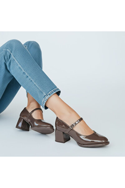 varenza أحذية نسائية ذات كعب سميك ومشبك ونعل سميك