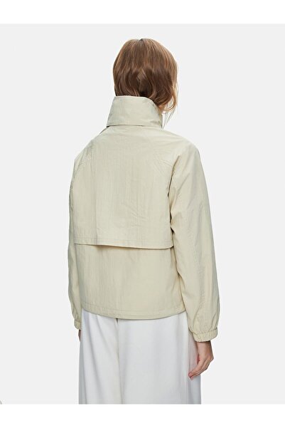 Ltb Μακρυμάνικο μπουφάν ψηλός λαιμός με μπροστινή τσέπη σε μπεζ χρώμα