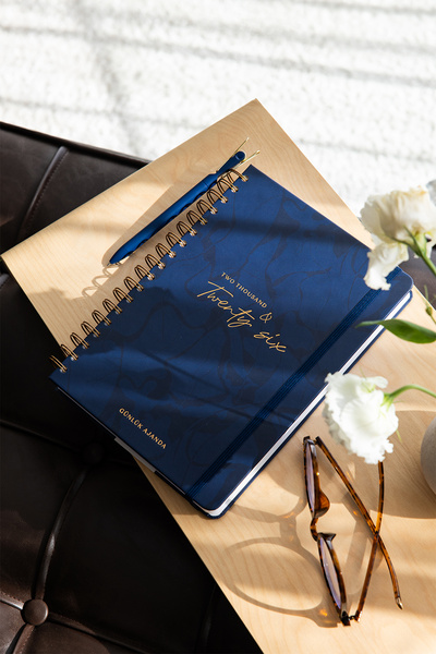 PAPERORA 2026 Spiralli Günlük Ajanda 12 Aylık – 17x24 cm Lacivert