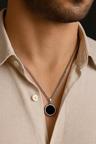 TAKIŞTIR قلادة رجالية من الفولاذ بسلسلة فضية اللون مع تفاصيل حجرية (60 سم)