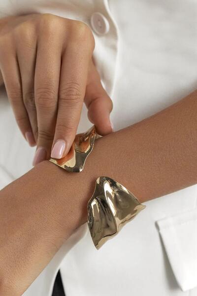 New Obsessions Leaf Themed Metal Thick Cuff Bracelet