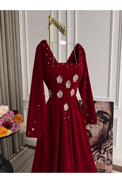HOOR DRESSES Luxurious velvet dress with a royal design
