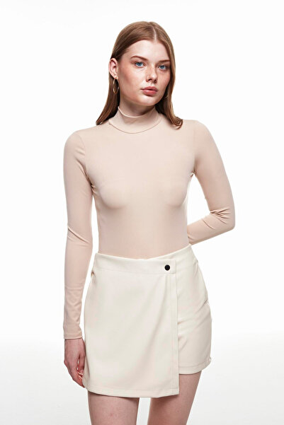 Quzu بلوزة نصفية بتصميم صياد السمك باللون البيج