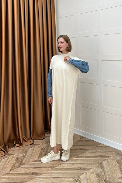 Stilife Φόρεμα πλεκτό με λεπτομέρειες από τζιν στα μανίκια εκρού