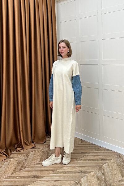 Stilife Φόρεμα πλεκτό με λεπτομέρειες από τζιν στα μανίκια εκρού