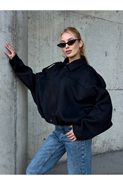 Le Savu سترة بومبر من قماش السويد الفاخر باللون الأسود مع تفاصيل على الكتف وسحاب