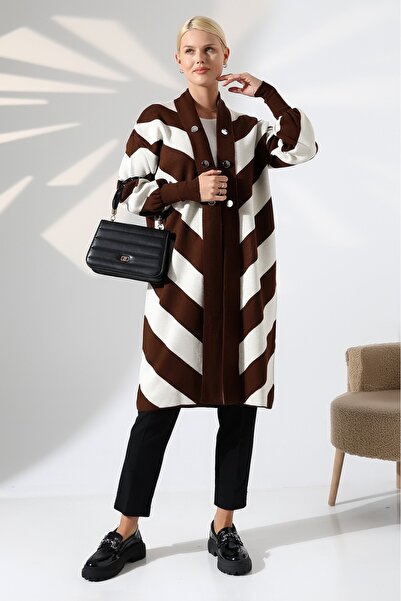 aytenli Straight Collar Silver Accessories Available in Sizes S to XL Standard Size Compatible Zigzag Pattern Knee-Length Stylish Knitwear Cardigan