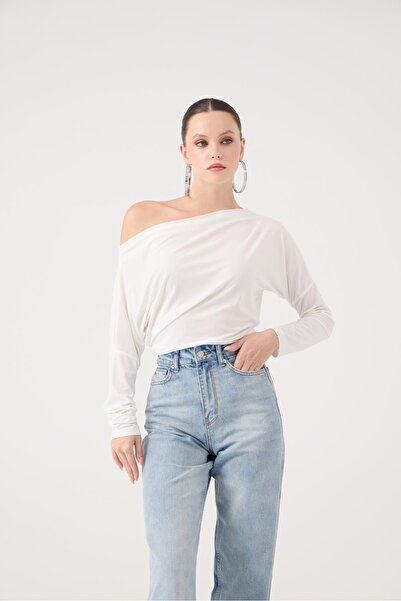 HOLLY LOLLY Ασύμμετρη μπλούζα Talia με λαιμόκοψη Λευκή