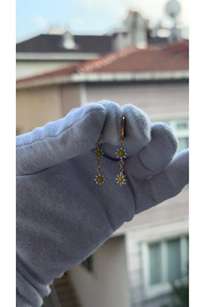 charmove ile kendinizi şımartın Kadın Sallantılı Gold Renk Papatya Model Küpe