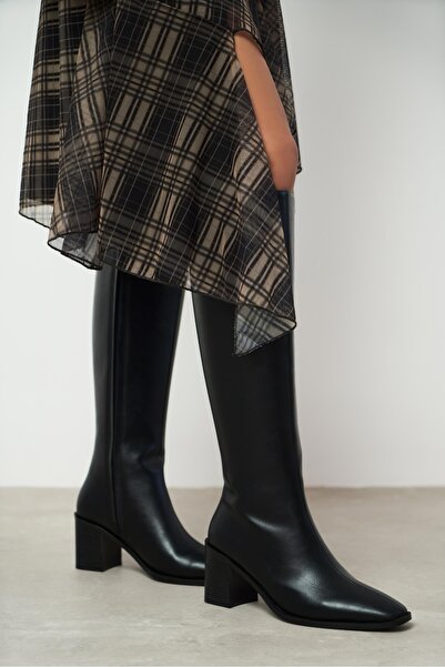 NİŞANTAŞI SHOES İsabella Siyah Mat Sivri Burun Fermuar Detay Topuklu Kadın Çizme