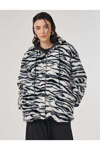 Kayra Zebra Pattern Plush Jacket Black