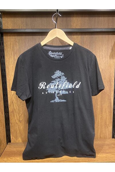 ROUTEFIELD تي شيرت رجالي من RFTriP23 Trip باللون الأسود