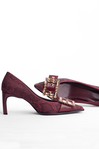 Tasarım Pantofi eleganți cu toc. Pantofi stilați. Pantofi cu toc, atrăgători,...