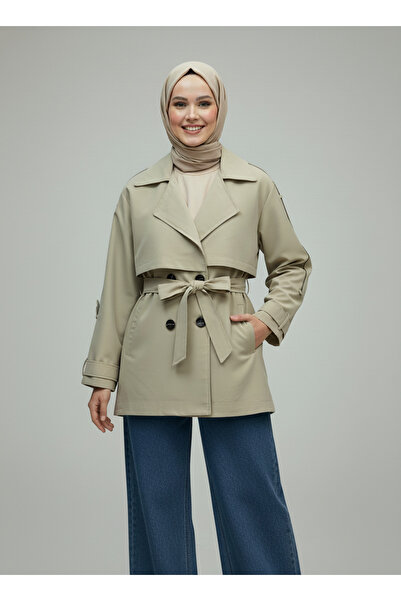 BENAHOLL Daria Kol Ucu Kemerli Kapaklı Astarlı Kısa Trenç-KN5522 Taş