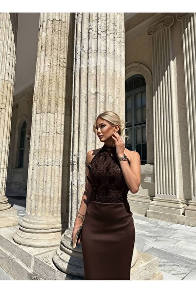 1Moda1Tarz Kadın İthal Dantel Kumaş Payetli Tüy Ve İnci Detay Astarlı Tasarım Elbise