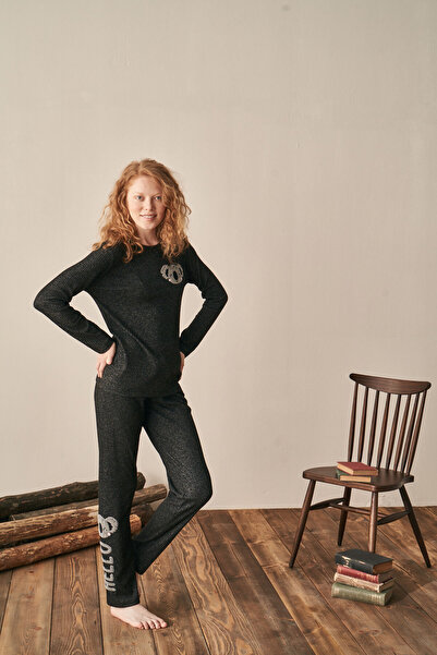 Stylish بجامة شتوية ناعمة باللون الأسود مزيج مع الرمادي بتطريز لطيف