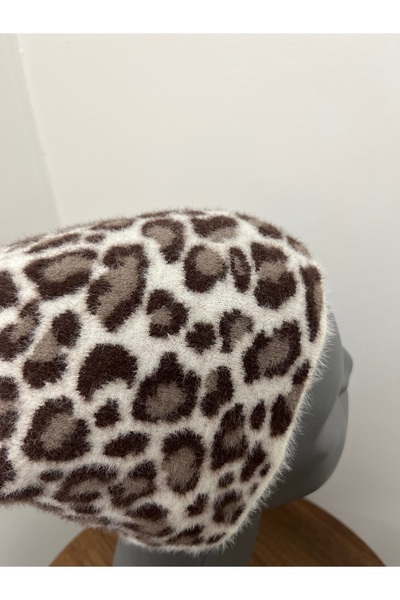 Butik Kadın Yumuşacık Leopar desenli Akrilik Kumaş Saçaklı Tüylü Bere – Sıcak Tutucu Kışlık Şapka