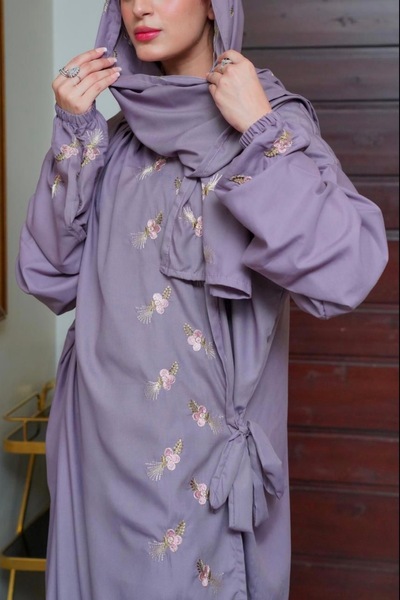 STAYILK DRESSES شرشف صلاة مشجر مع طرحة متصلة واسع ومريح