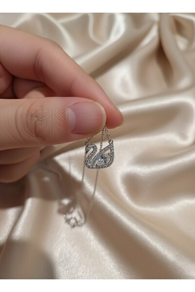 LAVANTHNA 925 Ayar Gümüş Renk Taşlı Kuğu Figürlü Kadın Kolye