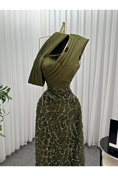 FAKHM AL SAWAR A luxurious and soft olive dress for evening parties