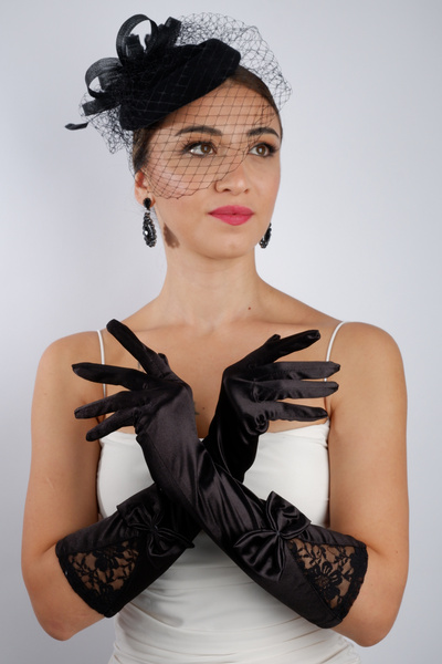 Hayalperest boncuk Elegant Black Satin Short Bridal Gloves and Chic Wedding Fascinator Hat Set