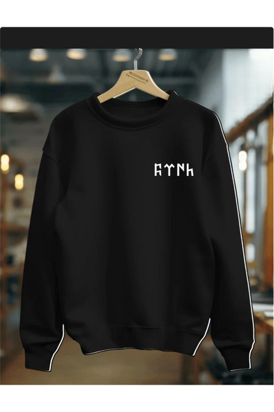 NewCabin Puloverul transmite spiritul simplu în moda modernă a străzilor. Uni...