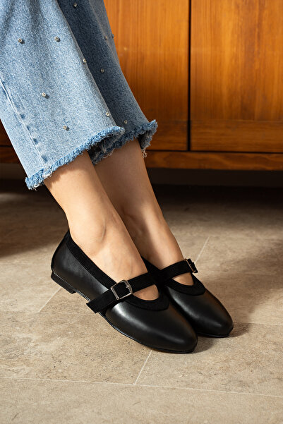 BERFONA حذاء باليرينا من الجلد الأسود من ميلان