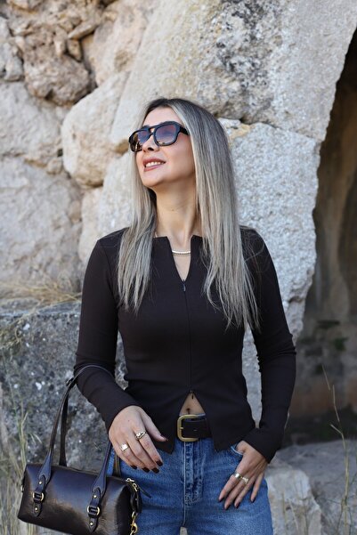 bytugcekaya Μπλούζα με λεπτομέρεια με φερμουάρ σε καφέ πικρό χρώμα