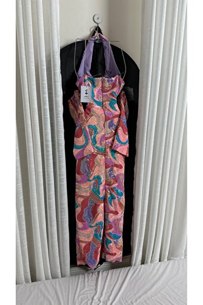 Onila Mona's elegant and luxurious embroidered evening dress