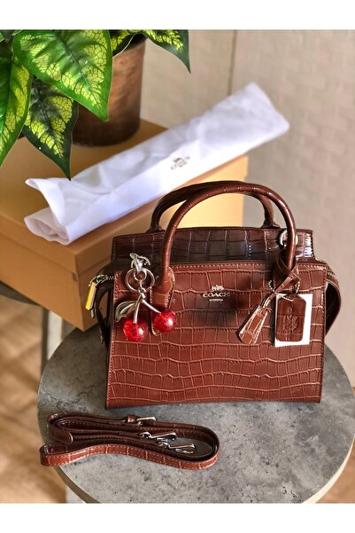 bag Shoulder bag with accessories