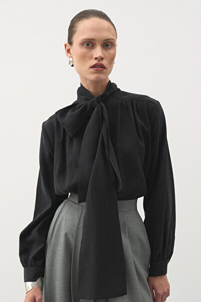 Jolamier Fular Detaylı Dökümlü Gömlek Sİyah
